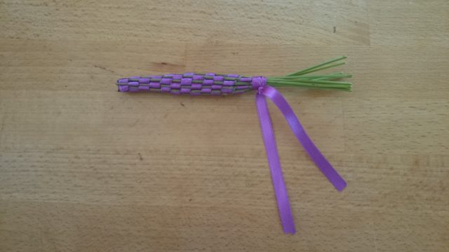 Silent snaps – making lavender wands